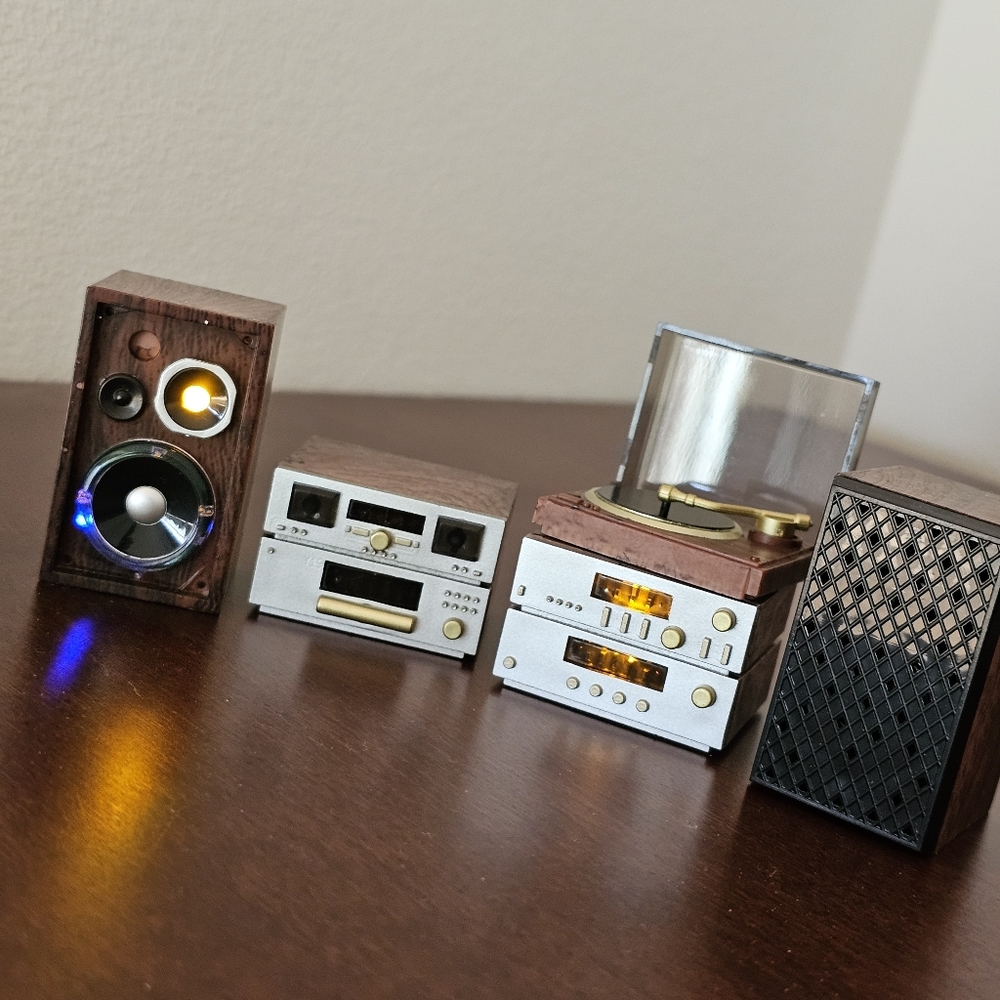 EUC - Miniature Wooden Audio System